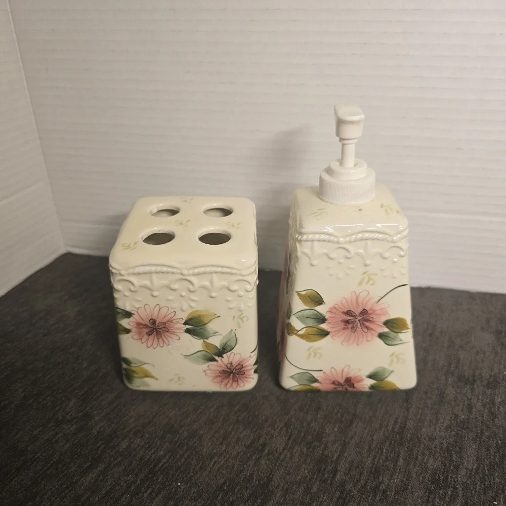 CERAMIC SOAP DISPENSER MATCHING TOOTHBRUSH HOLDER Rite of Spring